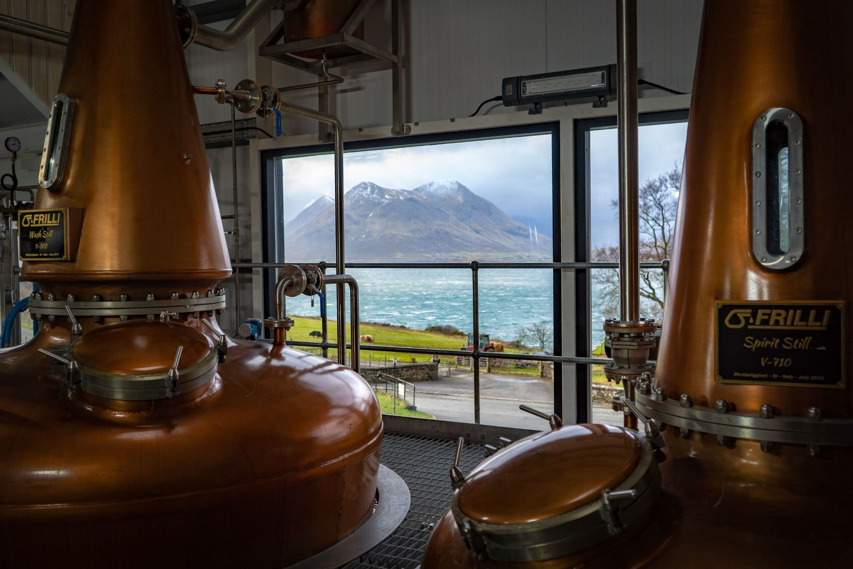 Die Brennblasen von der Raasay Brennerei.