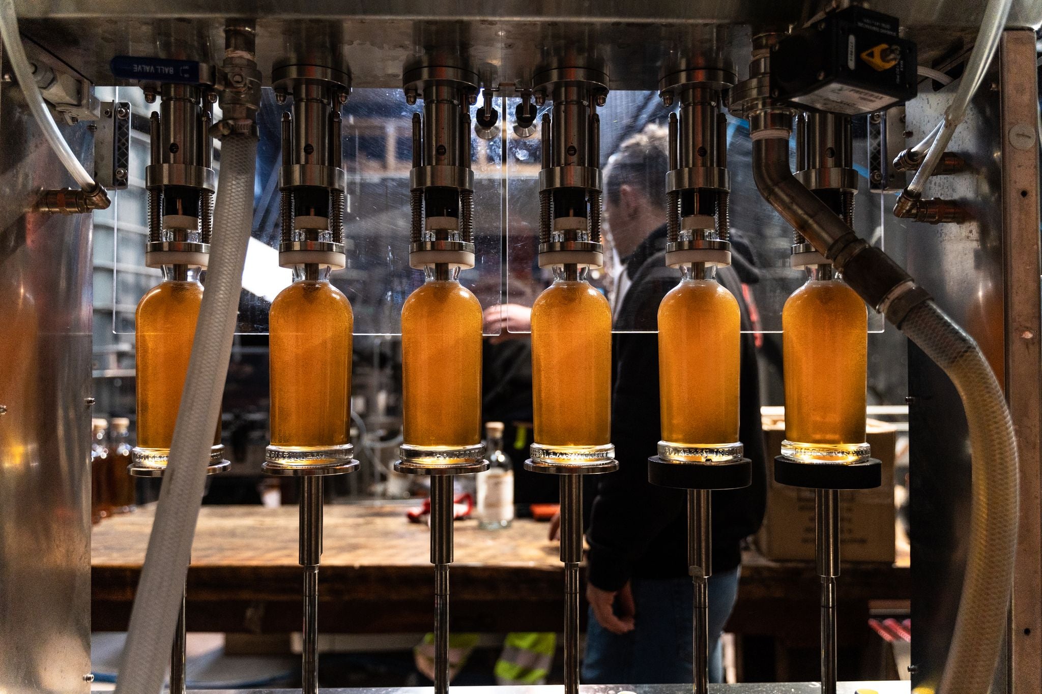 Flaschen werden abgefüllt bei Dingle